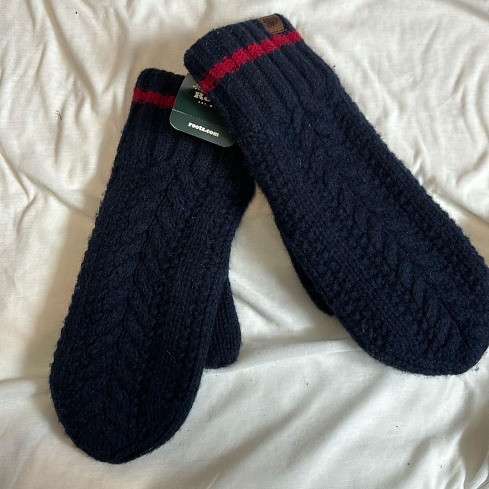 Women’s Roots mittens